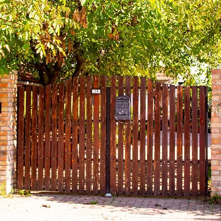 Negra Vendeghaz Apartment