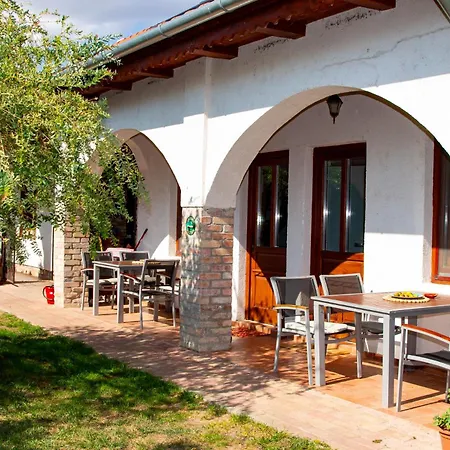 Negra Vendeghaz Апартаменты Balatonfokajar